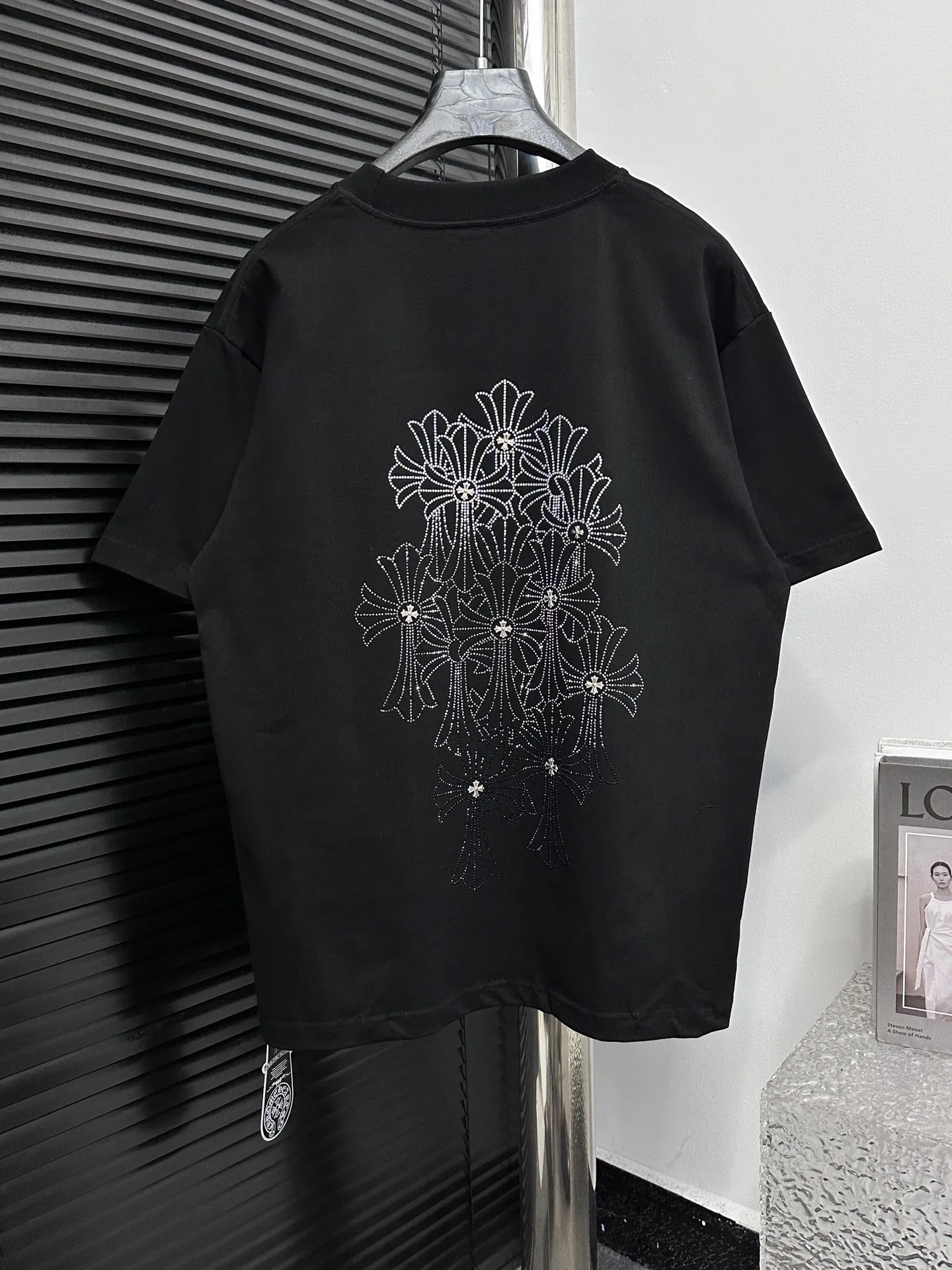 🅿️190 【ChromeHearts】Chrome Hearts 25ss round neck T-shirt Original fabric Official same style Short-sleeved T-shirt Customized 280g vat-dyed fabric Very comfortable to the touch Latest brick cabinet synchronization for spring and summer Fashionable and personalized Super versatile and good-looking Suitable for both men and women A must-have item Tag Collar label Washed wheat Complete with three standards Color: Black White Size: XS-L